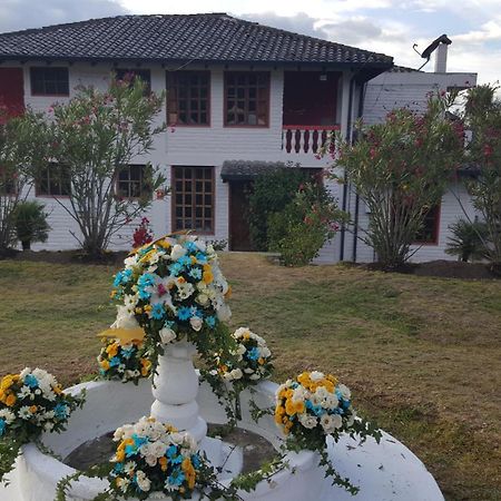 Hosteria San Carlos Tababela Dış mekan fotoğraf